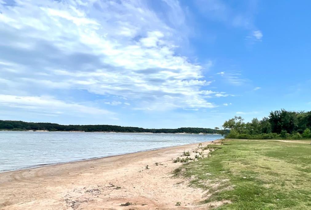 Вилла The Little Getaway-Sleeps 4, Firepit, Pet Friendly Pottsboro Экстерьер фото